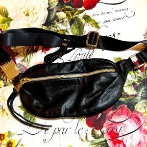 Aimee Kestenberg Milan Pebbled Leather Fanny Pack Black Gold Rare Zip Cell Pckt